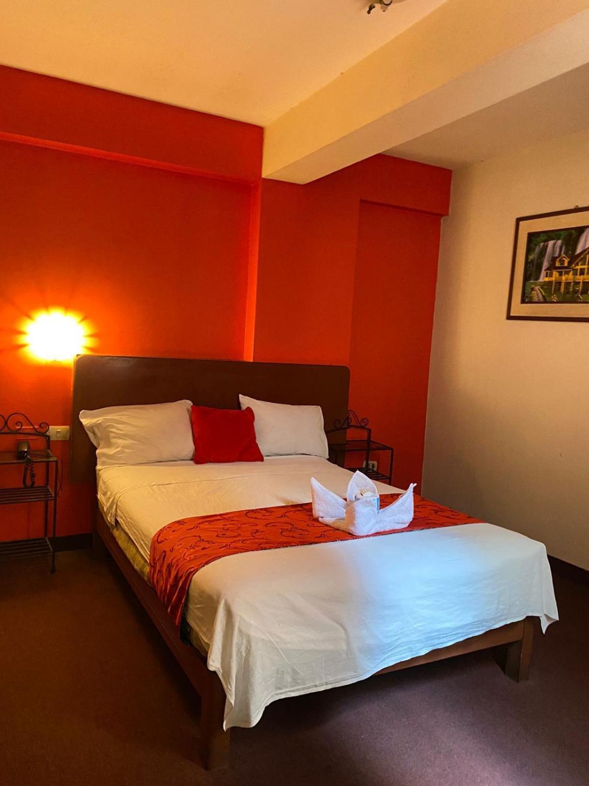 Hotel del amor Spring